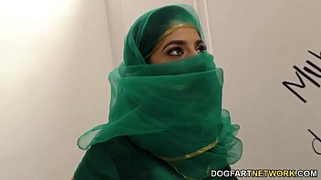 Preview 2 of Carparl - Nadia Ali having fun with black cock in a gloryhole