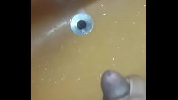 Preview 3 of Hud Fuk - PUNHA NA PIA DO BANHEIRO