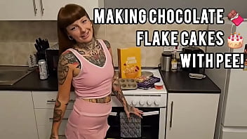 Preview 1 of Blowjob Creamy - WHO LIKES CHOCOLATE FLAKE CAKES? EVEN BETTER WITH PEE!VIDEO IN COMMENTS