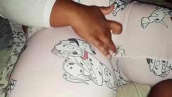 Preview 3 of Jaberdasti Rap Girl - Meio irm&atilde_o pega sua meia irm&atilde_ novinha de pijama e faz gozar