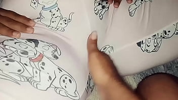 Preview 4 of Jaberdasti Rap Girl - Meio irm&atilde_o pega sua meia irm&atilde_ novinha de pijama e faz gozar