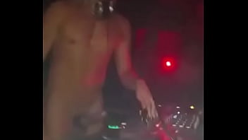 Preview 1 of Real Sax Garl - Dj  pauzudo de pau duro na balada