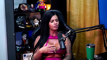 Preview 2 of Indian Pussy Sex - Pampam mostra seu bucet&atilde_o e seu cuzinho e se masturba gostoso na mesa do Podcast,  Iria meter gostoso nela? - Podcast P&aacute_pum no Barraco! - Ela Manda