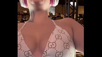 Preview 3 of Larki Or Dog Ka Porn Video - Eu na academia de suti&atilde_ transparente com o bico dos meu peitos durinho e os macho me olhando fiquei com muito tes&atilde_o ! Minha buceta toda molhada escorrendo pelas pernas