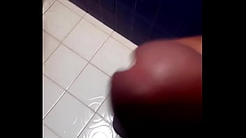 Preview 4 of Gay Hot Sex Bisexual Needle - masturbandome con las tangas de mi tia en su ducha