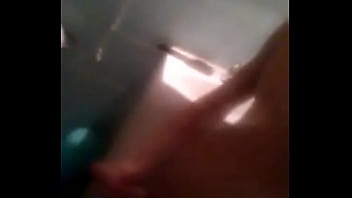 Preview 4 of Son Sister Aunty - Polaco masturb&aacute_ndose en &eacute_l ba&ntilde_o