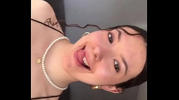 Preview 1 of Janwar Xxxc Vedo - Morrita de 18 a&ntilde_os la chupa bien con esa lengua