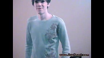 Preview 1 of Erhrzyucr - Photo gay france solo He looks pretty saucy when he unwraps down to