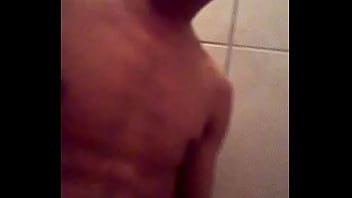 Preview 2 of Long Critoris - 19 Ano Dotado No Banho