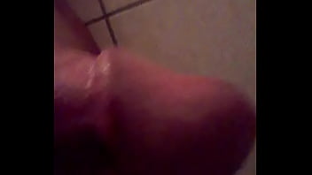 Preview 3 of Long Critoris - 19 Ano Dotado No Banho