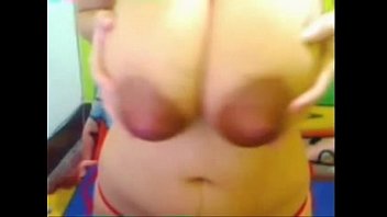 Preview 3 of Filme Webcamplie - 30cams.com - Amateur Girl Flashes Her Big Tits and Big Nipples Pt 2