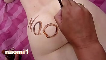 Preview 1 of Sales Girls Ki Sex In Shop - Chocolat sur la plage avec Naomi
