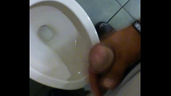 Preview 3 of Paja Frente A Otra Persona - Quick jerk in a c-store restroom