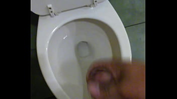 Preview 1 of Paja Frente A Otra Persona - Quick jerk in a c-store restroom