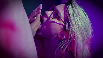 Preview 2 of Massage Full Video Sex - A loira gostosa e rabuda da minha esposa fodendo o cuzinho com outro macho na minha frente