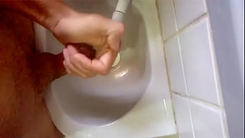 Preview 2 of 2 Mb Teen Fuck - a primeira gozada