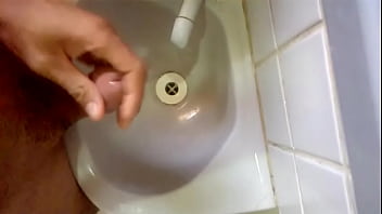 Preview 1 of 2 Mb Teen Fuck - a primeira gozada