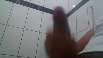 Preview 2 of Ganyan Porn - Dotado Moreno masturbando e gozando gostoso