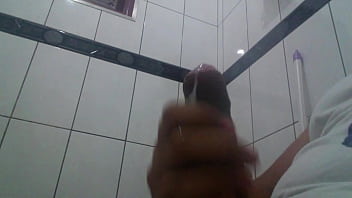 Preview 3 of Ganyan Porn - Dotado Moreno masturbando e gozando gostoso