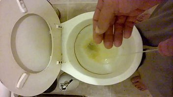Preview 2 of Boys Break Girls Vergine - me pissing