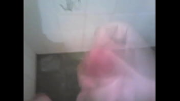 Preview 2 of Sauna Granny Sally - Punheta gostosa no chuveiro,  gozando bastante!