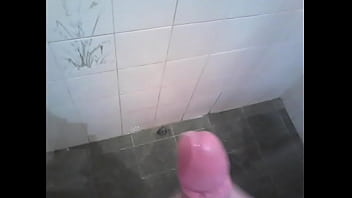 Preview 4 of Sauna Granny Sally - Punheta gostosa no chuveiro,  gozando bastante!
