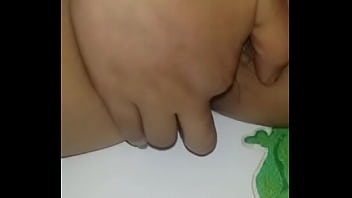 Preview 2 of Brqzz3r - ni&ntilde_a en whatsapp se toca para mi