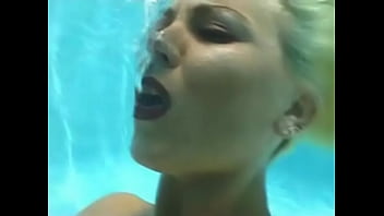Preview 3 of Www Xxx Movis Bagla - Exposure -  Lesbian underwater sex