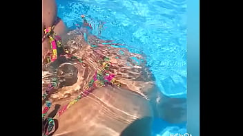 Preview 2 of Repe Repe Sister Mom Repe - Ass pool bikine sexy milf Rabuda rabo safada bunda piscina fio dental