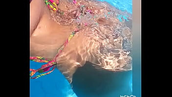 Preview 3 of Repe Repe Sister Mom Repe - Ass pool bikine sexy milf Rabuda rabo safada bunda piscina fio dental
