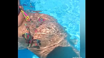 Preview 1 of Repe Repe Sister Mom Repe - Ass pool bikine sexy milf Rabuda rabo safada bunda piscina fio dental