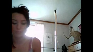 Preview 1 of Heels Suck Money - laurinha 18 anos na cam com o ricardao