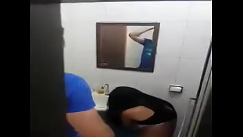 Preview 4 of Wshh Uncut Mobile - Safada dando pra outro e falando com namorado