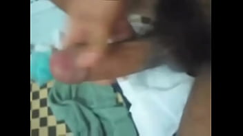 Preview 4 of Orgy Ever - Pauzudo gozando gostoso na punheta no banheiro