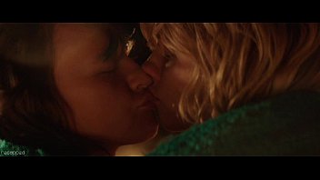 Preview 2 of Squirt De Mi Esposa - Dianna Agron,  Paz de la Huerta - Bare (2015) HD 720p