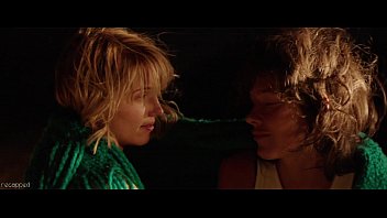Preview 1 of Squirt De Mi Esposa - Dianna Agron,  Paz de la Huerta - Bare (2015) HD 720p