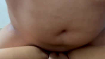 Preview 4 of Lana Rhoades Ass Oil Massage - Comparto cama con mi peque&ntilde_a hermanastra y termino follandola duro hasta hacerla venir a chorros.
