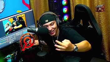 Preview 2 of Maduras Follando - Ruan pediu um beijo pra Bruna Lambertini,  ela sentou pelada no colo dele,  o pau subiu! - Podcast P&aacute_pum no Barraco! Completo no Sheer RED