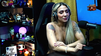 Preview 1 of Maduras Follando - Ruan pediu um beijo pra Bruna Lambertini,  ela sentou pelada no colo dele,  o pau subiu! - Podcast P&aacute_pum no Barraco! Completo no Sheer RED