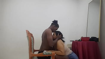 Preview 2 of Mami Po Qihet Me Djalin Shqip - Estilista seduce a su cliente y termina follandoselo hasta que le parte su gran co&ntilde_o