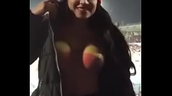 Preview 3 of Imitaciya Kazino - Ecuatoriana ense&ntilde_ando las tetas en partido de futbol
