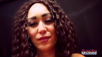 Preview 1 of Lelu Love Smell - Lexxie Vibes Her Clit When That Fuck Machine Bangs Her Trimmed Cunt!