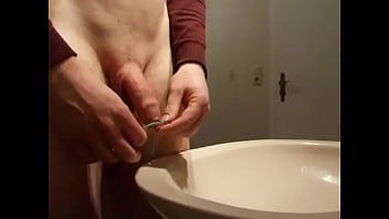 Preview 1 of Nivala Finland - foreskin stretching by peeing