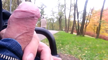 Preview 1 of Skuriting Mom To Sleving - my masturbation in public