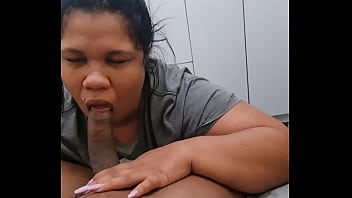 Preview 1 of Beyaz Tenli Sex - Sexy bbw fica curvado na beira da cama - BBW VS BBC