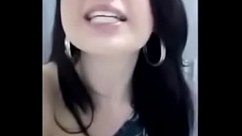 Preview 1 of Schwanzmassage Fuer Den Boss - Novinha agitando o grupo do whatsapp