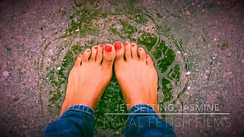Preview 1 of Pussy Sarre - Jasmine plays in the rain barefoot! Foot Fetish