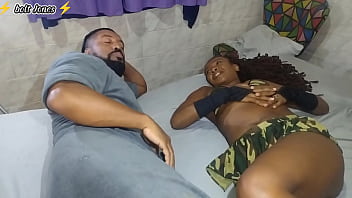 Preview 1 of Granny Show Com - VENDEDOR DE MILHO DA PRAIA DO LEBLON CHEGA EM CASA SUA ESPOSA MAL&Eacute_VOLA BLACK FAZ UMA SURPRESA E CHAMA MORGANA BOLT PARA FAZER UM M&Eacute_NAGE