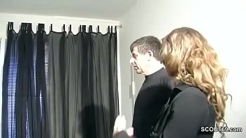 Preview 1 of Nipples Erect Wife - Geile MILF wird vom alten Makler gefickt bei Wohnungsansicht