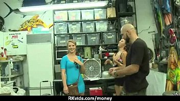 Preview 1 of Ngocok Memek Sampai Klimaks - Sexy teen nails her butt on hard dick for cash 6